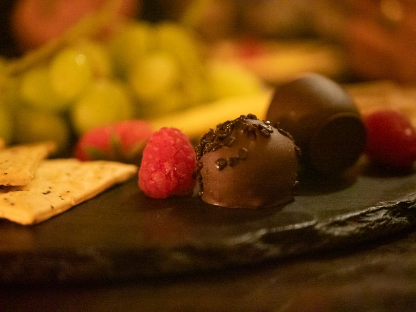 2-Hour Deluxe Whiskey & Food Tasting - First Stop: Tasting at The Lincolns Inn