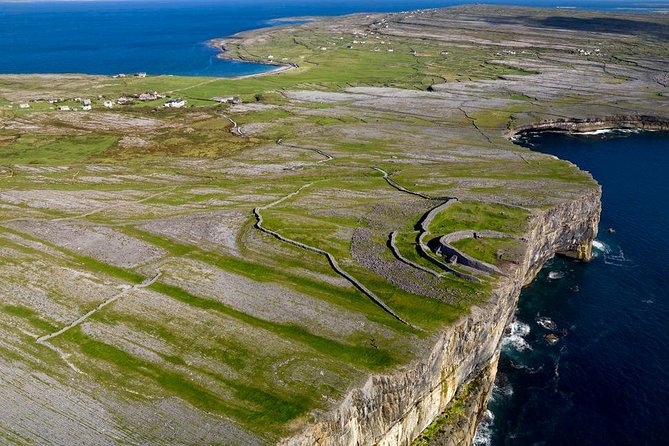 6-day All Ireland & Northern Ireland Rail Tour from Dublin - Day 2 The Ring of Kerry Loop, With Villages and Big Pass Views