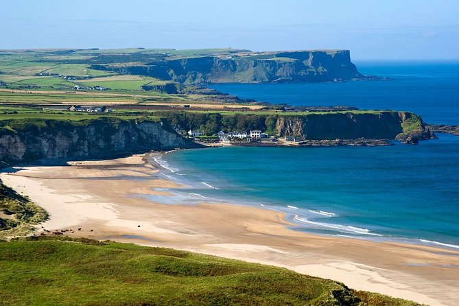 6-Day All Ireland Tour from Dublin Including Accommodation - Day 2: Giants Causeway, Dark Hedges, and Derry’s wall-walk