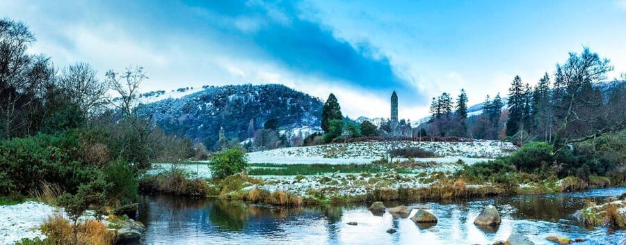 (Christmas Morning) Glendalough Half Day Tour from Dublin - Getting there on a private bus, and why punctual meeting spots matter