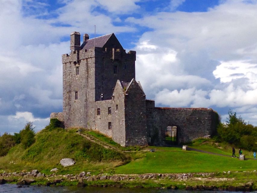 Cliffs of Moher and Galway Tour in Italian or Spanish - Past villages and castles toward Galway Bay