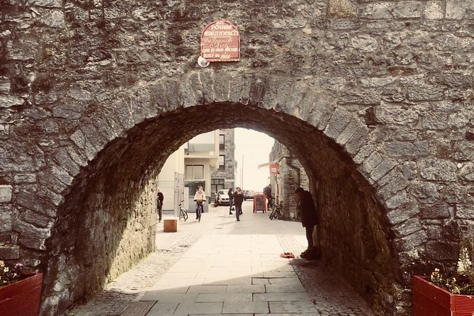 Cliffs Of Moher Tour In Spanish - Galway Stop: Colorful Streets, River Walks, and the Spanish Arch