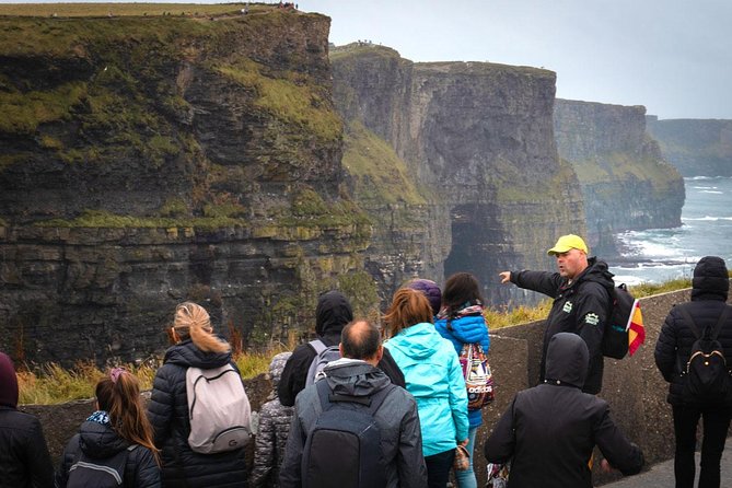 Cliffs Of Moher Tour In Spanish - Cliffs of Moher: Up to Two Hours and Sea Spray at 220 Meters