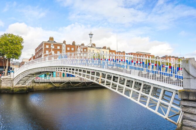 Cupid’s Trail: Romantic Puzzle Quest in Dublin - Irish Whiskey Museum and Gormleys Fine Art, then the grand finish at Oscar Wilde House