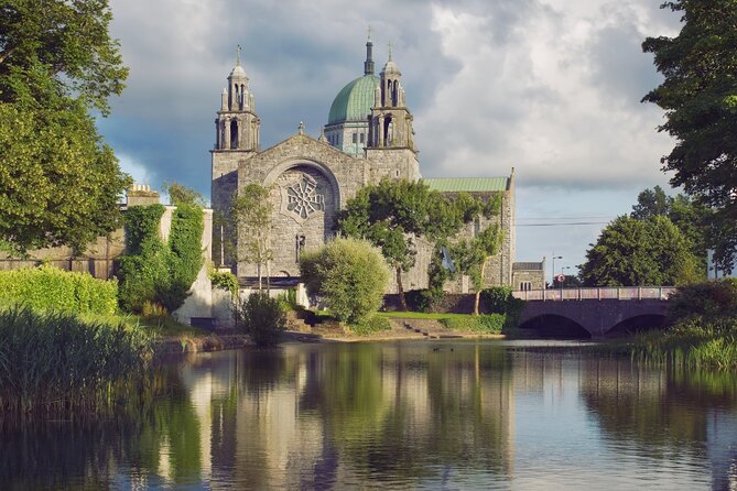 Day trip to Cliffs of Moher & Bunratty Castle and Ennis - Why this Cliffs of Moher and Galway day trip makes sense