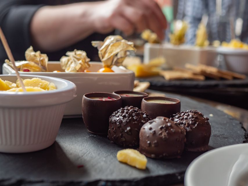 Dublin: 2-Hour Premium Whiskey and Food Tasting Tour - Pairing food that is meant to taste, not to fill you up