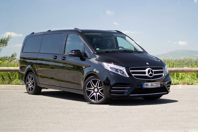 Dublin Airport (DUB) Private Transfer to Dublin City Centre - Dublin Airport pickup, without the arrivals-hall chaos