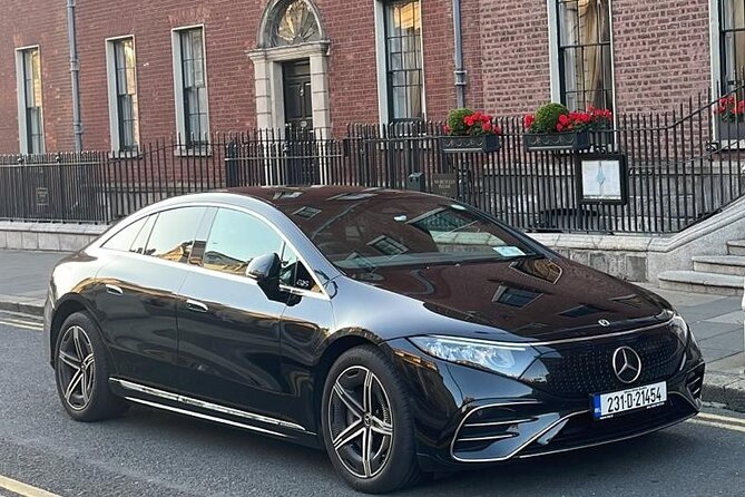 Dublin Airport Transfers: Luxury Transfer To/From DUB Per Vehicle - Meeting your driver: arrivals hall, hotel lobby, and that welcome-sign moment