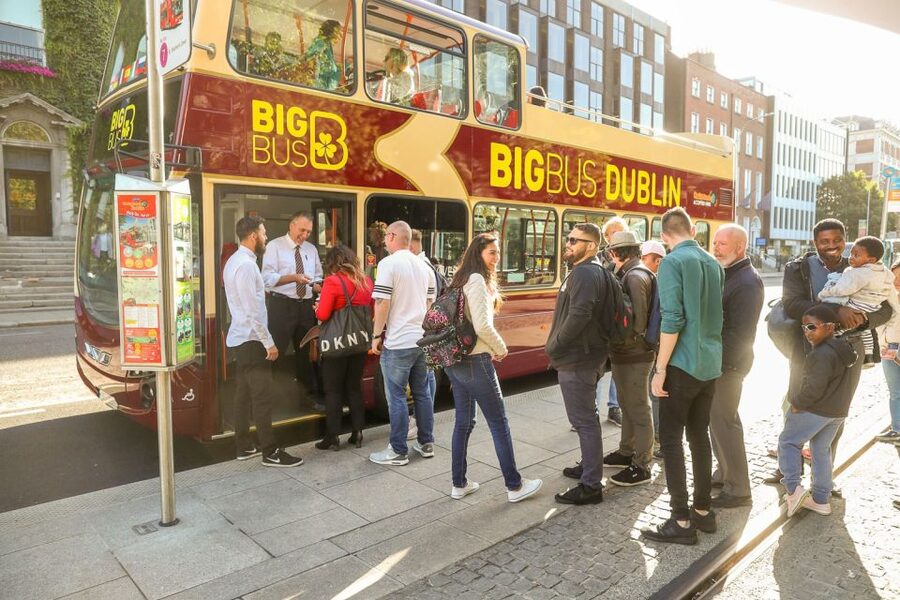 Dublin: Big Bus Hop-On, Hop-Off Tour with Live Guide - Temple Bar, Molly Malone, and City Hall, the center of the Dublin mood