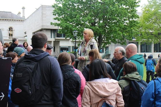 Dublin Book of Kells, Castle and Molly Malone Statue Guided Tour - Molly Malone Statue and the Cockles and Mussels Moment