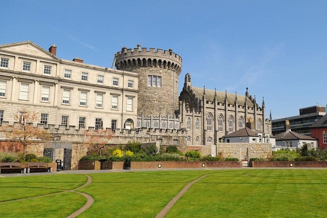 Dublin Book of Kells, Castle and Molly Malone Statue Guided Tour - Comfort, Walking Reality, and Who This Suits Best