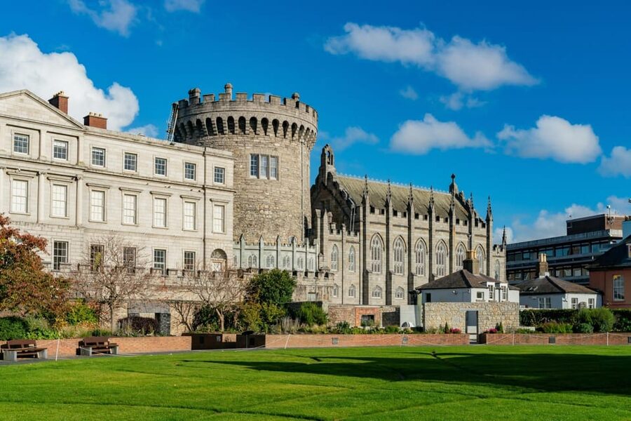 Dublin: Book of Kells, Dublin Castle and Christ Church Tour - St. Andrew’s Church and Molly Malone: legends you can spot in minutes
