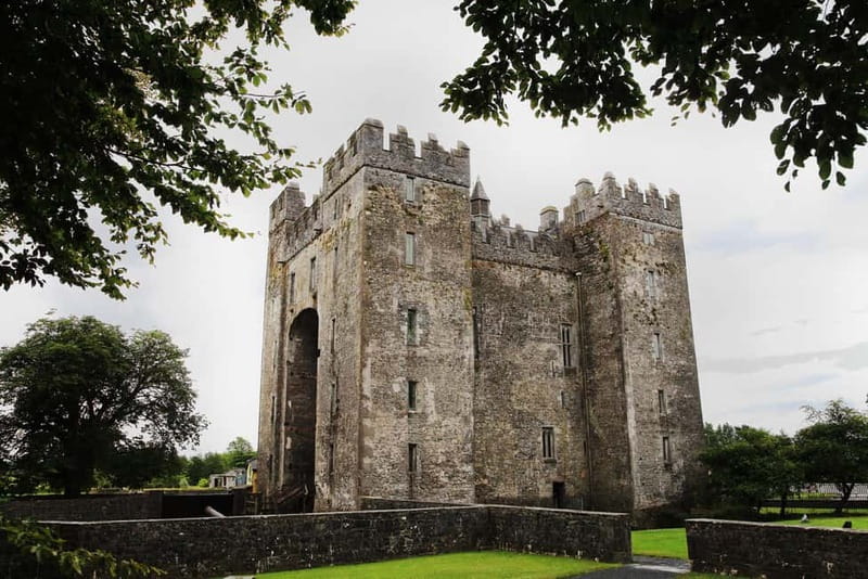 Dublin: Cliffs of Moher, Bunratty Castle and Ennis Day Trip - Cliffs of Moher and O’Brien’s Tower: How to Get the Most From 2.5 Hours