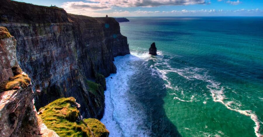Dublin: Cliffs of Moher, Ennis, & Bunratty Castle Day Tour - Cliffs of Moher in the Middle of the Morning: 214 Meters, 8 Kilometres of Views