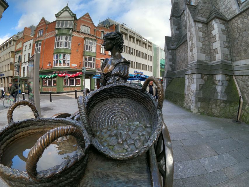 Dublin: Dublin City Highlights Private Guided Walking Tour - College Green and the Former Irish Parliament Site: Ireland’s Power Core