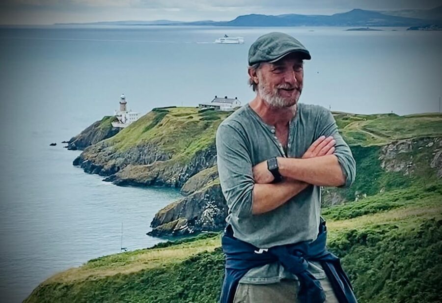 Dublin: Dublin Coastal Hike and Pints & Puppies - The guides and the dog: a small detail that changes the whole day