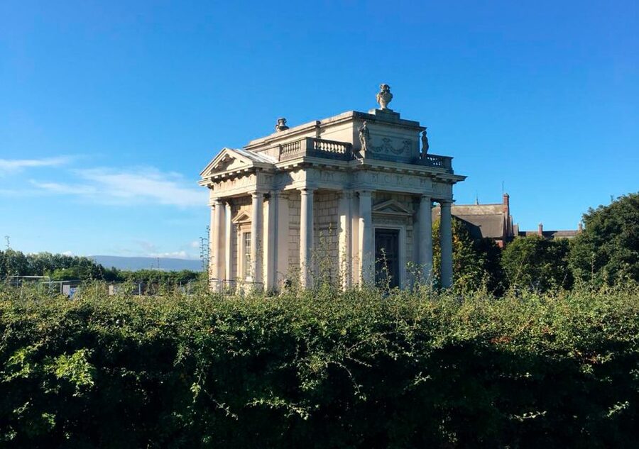 Dublin: Full-Day Howth and Malahide Castle Tour - Meeting at Hotel Gresham and the 9:30 AM Start
