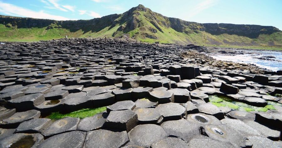 Dublin: Giant's Causeway & Belfast (Titanic or Black Taxi) - Belfast Choice Point: Black Taxi Politics Tour or the Titanic Experience