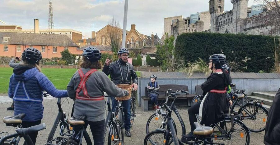 Dublin: Guided Bike & E-Bike Tour - Canals and the River Liffey: your fast orientation shortcut