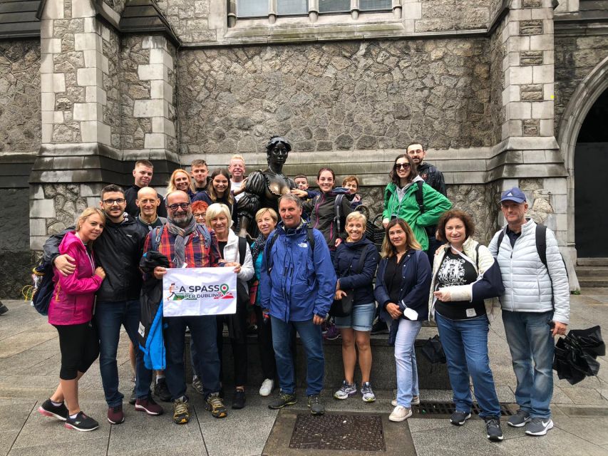 Dublin Highlights: 2.45-Hour Walking Tour in Italian - Where you meet, how you stay oriented, and what you’ll get from the guide