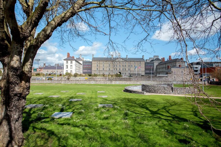 Dublin: Hop-on Hop-off Bus Tour - City Center Classics: GPO, National Library, Leinster House, Temple Bar, Dublin Castle