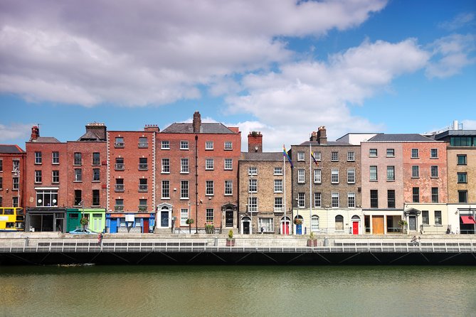 Dublin Hop-on Hop-off Bus Tour - Live Tour auf Deutsch - Scheduling: live German only on certain days, departures matter