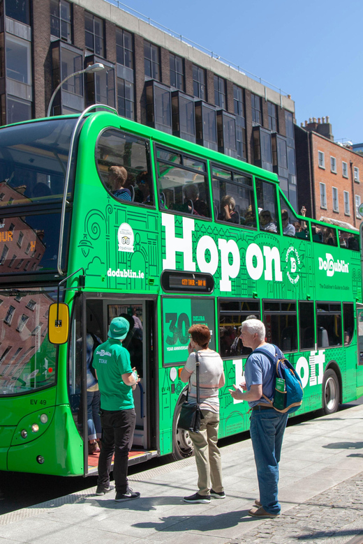 Dublin: Hop-on Hop-off Tour with Live German Commentary - Merrion Square to Trinity: galleries, government buildings, and the easiest orientation day