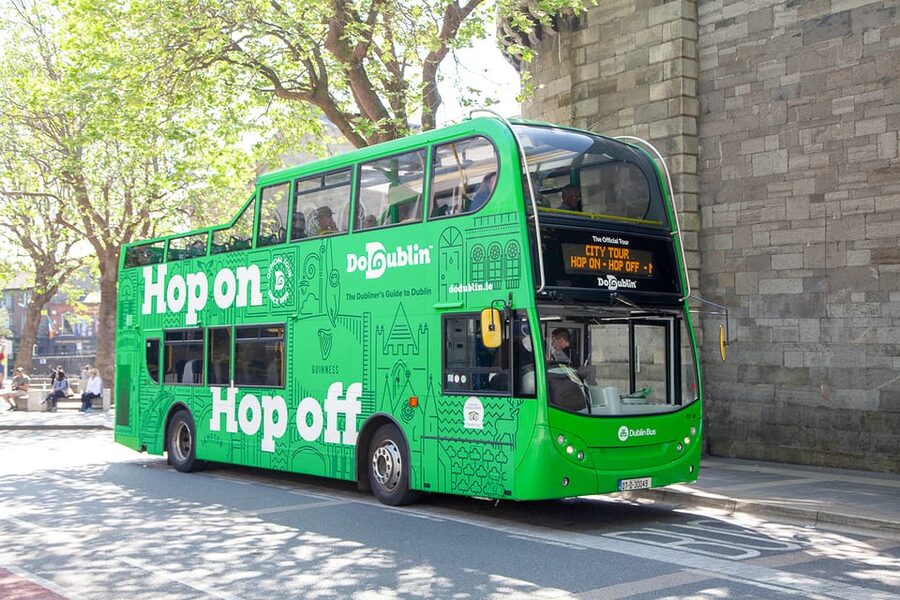 Dublin: Hop-on Hop-off Tour with Live German Commentary - From Temple Bar to Dublin Castle: cathedrals and the historic core