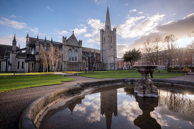 Dublin in a Day: Dublin Castle, Book of Kells, Guinness & Whiskey - Starting at Molly Malone, then Trinity College without wasting time