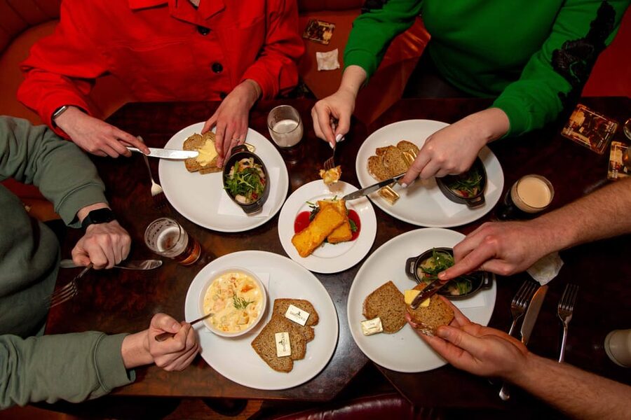 Dublin: Irish Food Trail Walking Tour with 3 Courses - How the Dublin Irish Food Trail turns meals into a mini walking tour