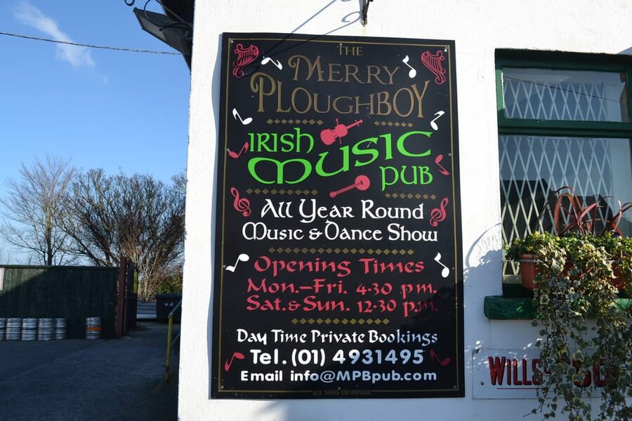 Dublin: Irish Night Show at the Merry Ploughboy Pub - Small annoyances to know before you go