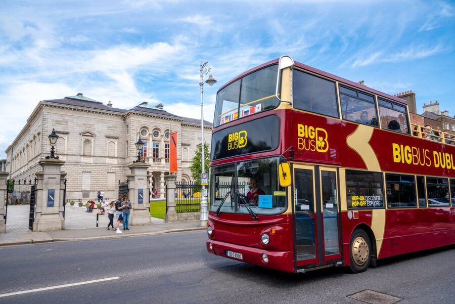 Dublin: Jameson Whiskey Distillery & Hop-on Hop-off Bus Tour - The 45-minute Bow St tour, tastings, and a cocktail moment