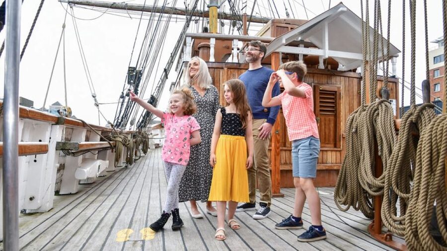 Dublin: Jeanie Johnston Tall Ship Irish Famine History Tour - Guides make the difference: what you can expect from the storytelling