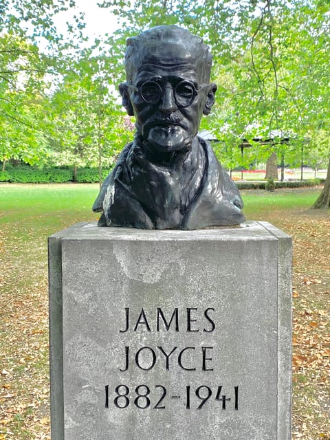 Dublin: Literary Walking Tour - Wilde, Yeats & Joyce - Stop inside St Stephen’s Green: the park as a literary classroom