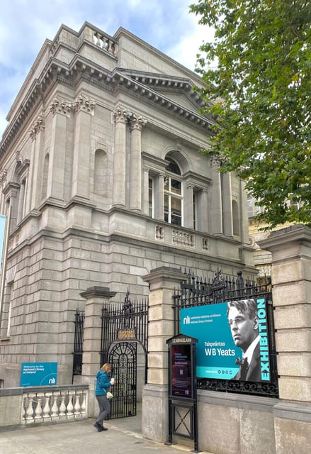 Dublin: Literary Walking Tour - Wilde, Yeats & Joyce - Meeting at Wolfe Tone and getting oriented fast