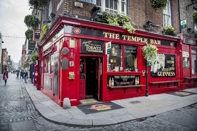 Dublin Old Town: Famous Pubs Exploration Game and Tour - Key highlights you should know before you go