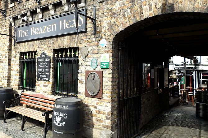 Dublin Old Town: Famous Pubs Exploration Game and Tour - Turning a Dublin pub crawl into a phone guided scavenger hunt