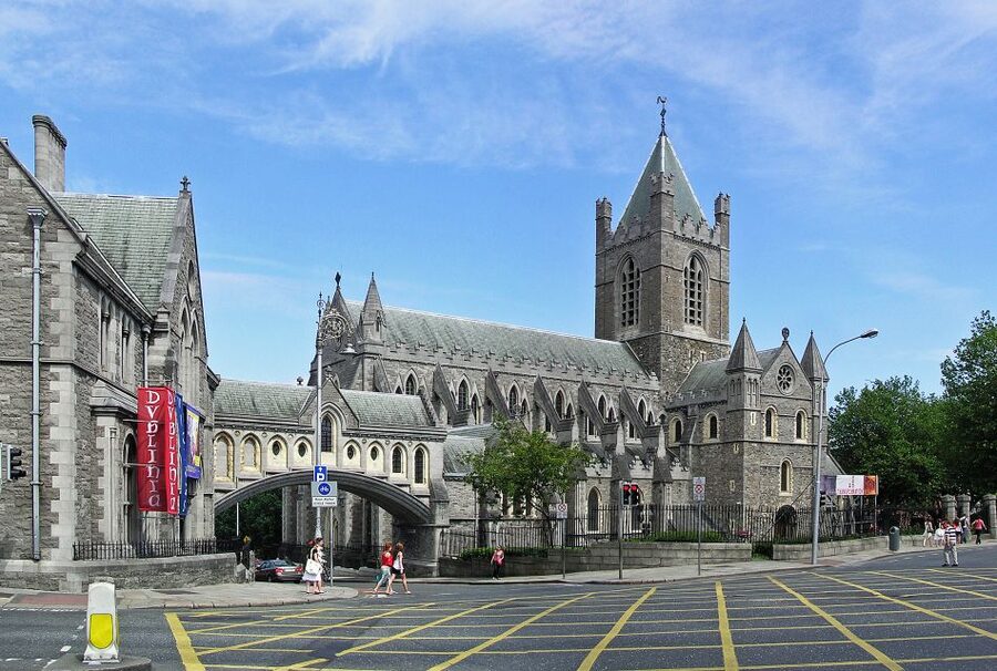 Dublin: Private Tour of City Monuments in Spanish - The Walking Route: How the Stops Build a Dublin Snapshot