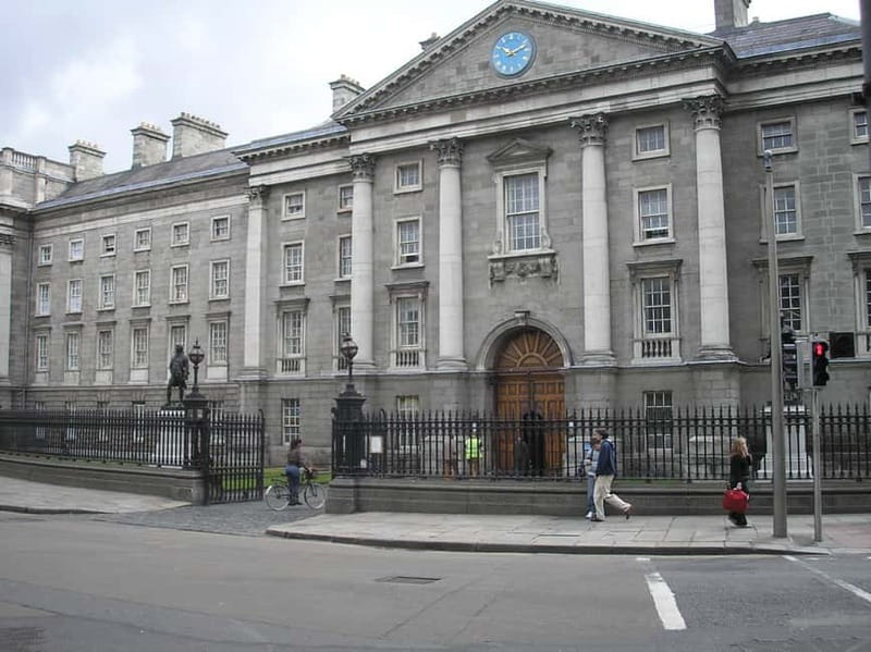 Dublin: Sightseeing Walking Tour in German - Temple Bar Without the Chaos, Fishamble Street and Smock Alley Stories