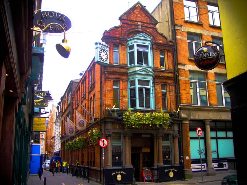 Dublin Temple Bar Night Tour - Meeting point and tour rhythm, so you do not miss the start