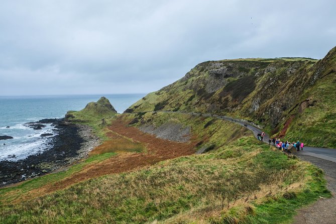 Dublin to Belfast Black Cab, Dunluce Castle and Giant's Causeway - Morning departures in Dublin, meet early or you miss the bus