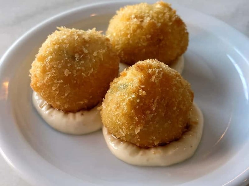 Dublin: Walking Tour for Foodies with Tastings - Your guides: Anouk, Johan, Ambre, and Laetitia bring Dublin to your plate