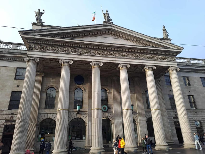 Dublin Walking Tour: Top 10 highlights - Temple Bar District, Irish spirit you can feel at street level