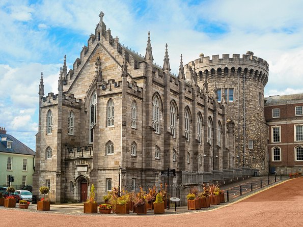 Essential Private Dublin walking tour for up to 6 people - A Quick Shopping Street Interlude