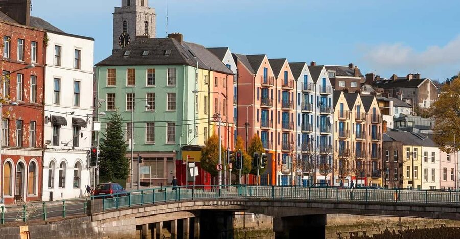 From Dublin:Cork,Cahir Castle,Rock of Cashel Tour in Spanish - Cork in a tight 2-hour window: English Market, St Finbarr’s, and St Anne’s bells