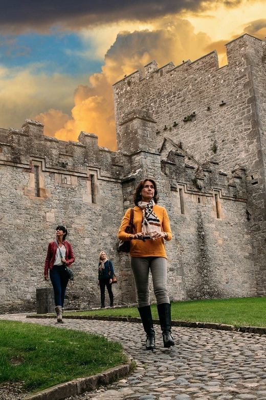 From Dublin:Cork,Cahir Castle,Rock of Cashel Tour in Spanish - Spanish-language guidance: a challenge and a bonus