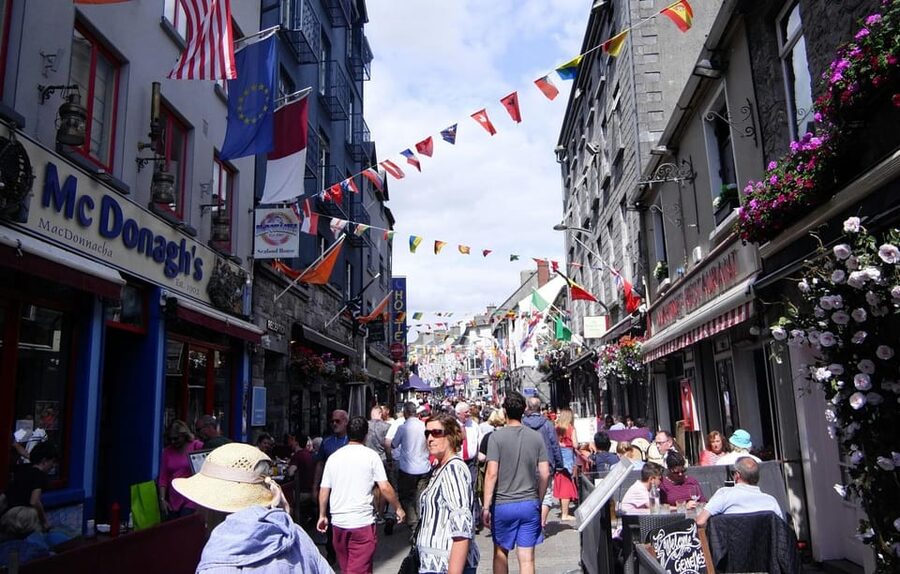 From Dublin: Galway + Cliffs of Moher Boat Cruise in Spanish - The Road to Doolin Through County Clare