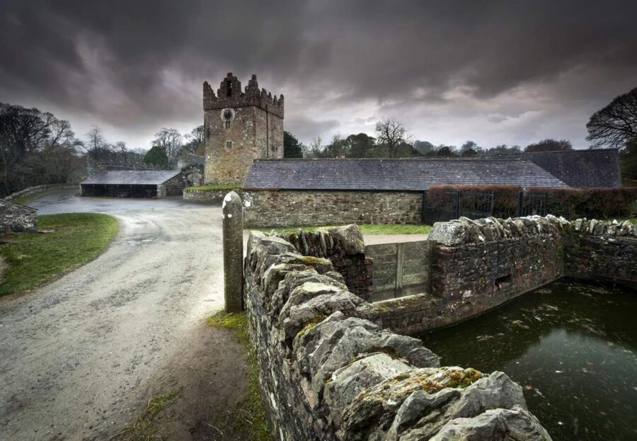 From Dublin: Game of Thrones Winterfell Locations Tour - Castle Ward: Winterfell courtyard walk and the Riverlands set pieces