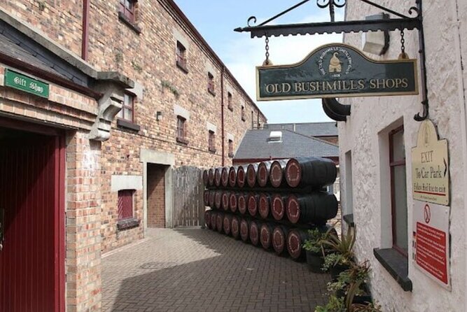 Giants Causeway and Belfast 2 Days with Private Chauffeur Tour - Two Days North From Dublin, With One Private Chauffeur Plan