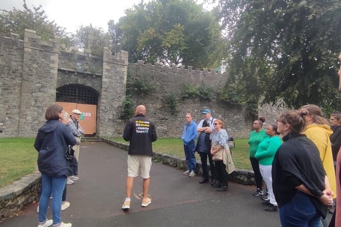 In Our Shoes Dublin Walking Tour - Small-group comfort in a 90 minute format